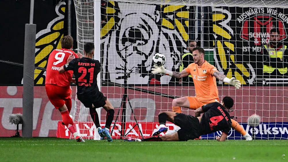 勒沃库森0比2拜仁拜仁2-0勒沃库森 时隔6年再进德国杯决赛 凯恩与迪亚斯双双建