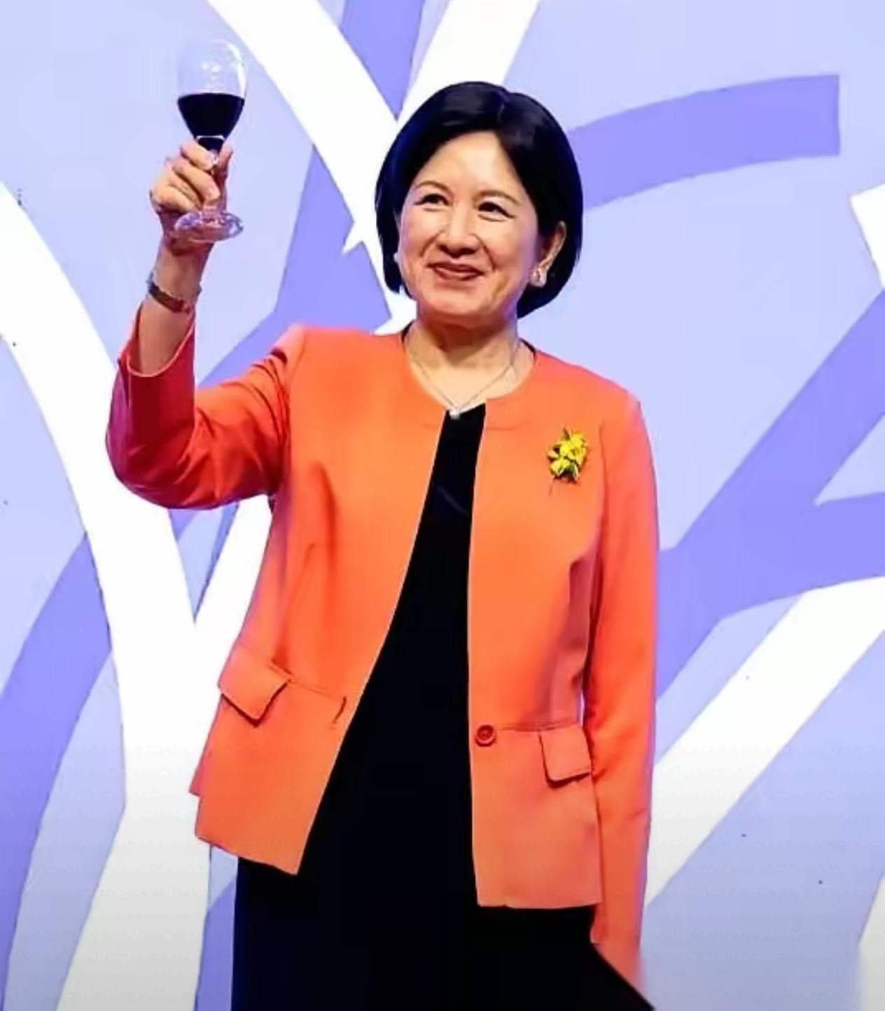 没想到阴险毒辣的赖清德，却有一个低调务实的好老婆。
       赖清德的老婆吴