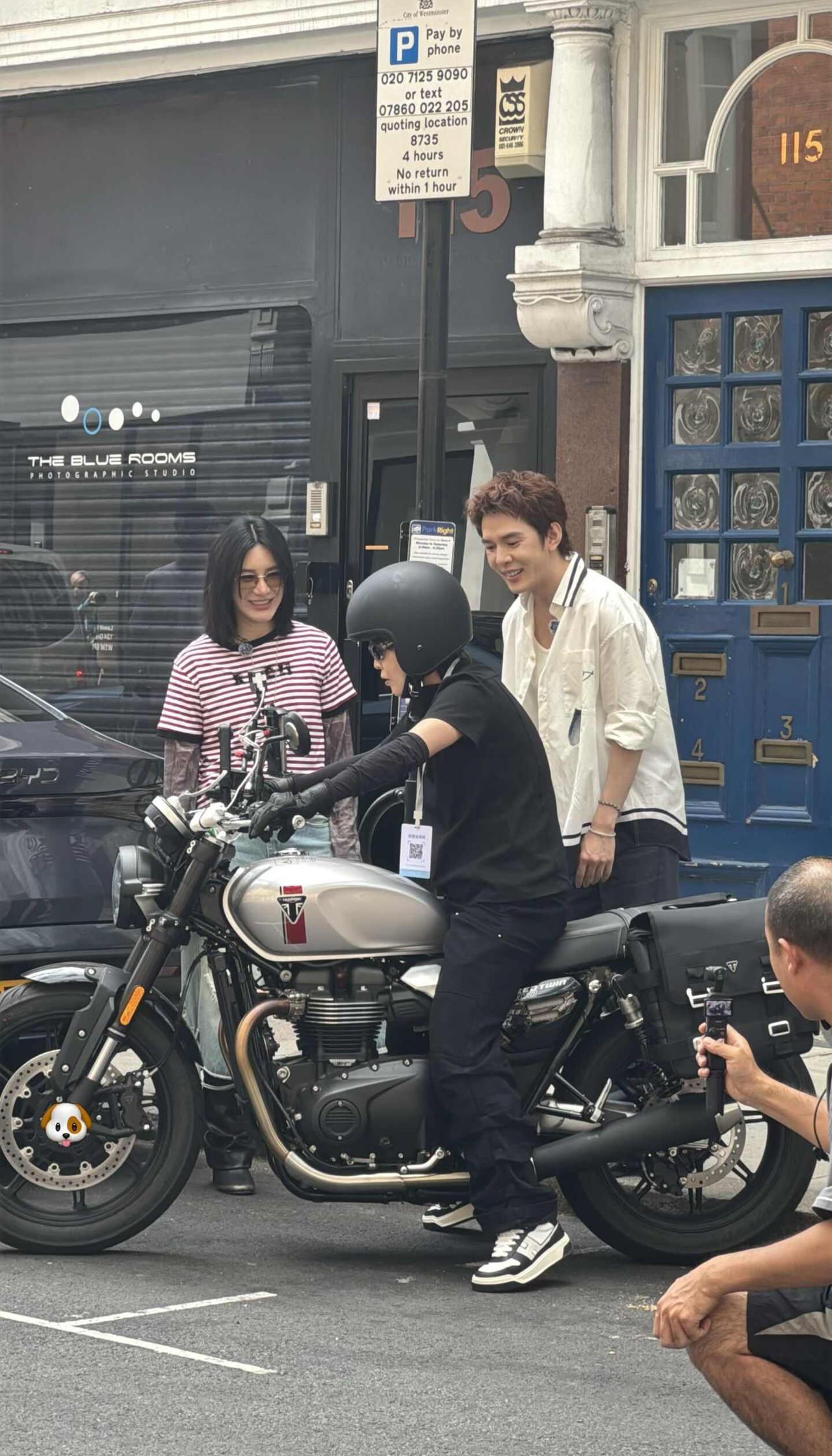 🇬🇧雯对濛：“别再吃罚单了，罚单贵！”🤣
笑得我[笑哭][笑哭][笑哭]
