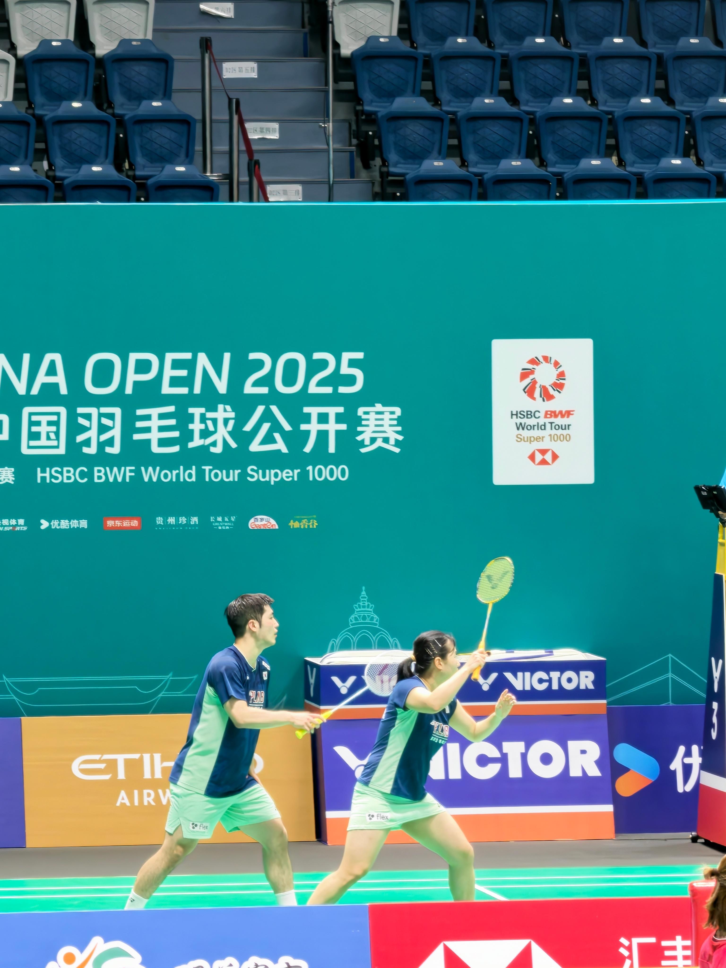 王灿/郑娜银🇰🇷 21-17、16-21、21-15 🇫🇷吉凯尔/德尔吕