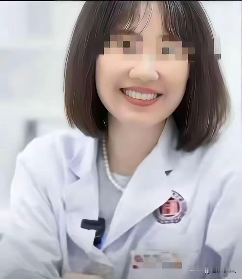 说起曾医生，确实让人不得不佩服。她在眼科领域已经是骨干级人物，年纪轻轻就当上了副