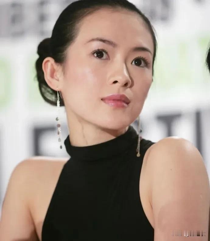 很多人只看见章子怡是幸运的，但是很少有人看见她成为谋女郎前，她面试了两次被张艺谋
