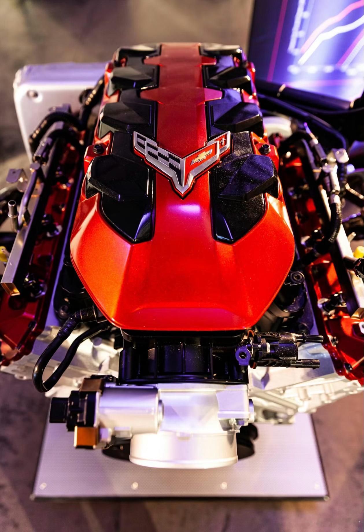 无人在意的角落，底特律牢大发布了第6 代小缸体 V8 家族的首款产品：LS6。同