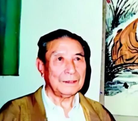 1939年，一地主将300名八路军接到家中休养，谁料八路军还没待一会，1200名