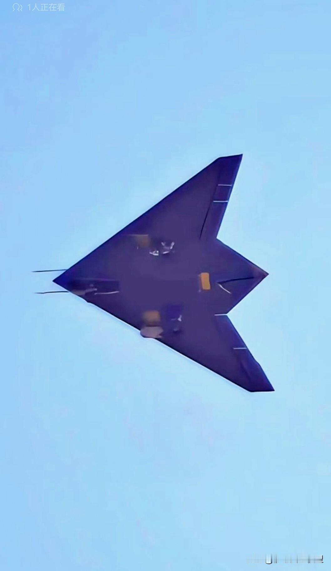 GJ - 21舰载型大型隐身无人机试飞画面曝光，引发了军迷朋友们的关注与热议。“