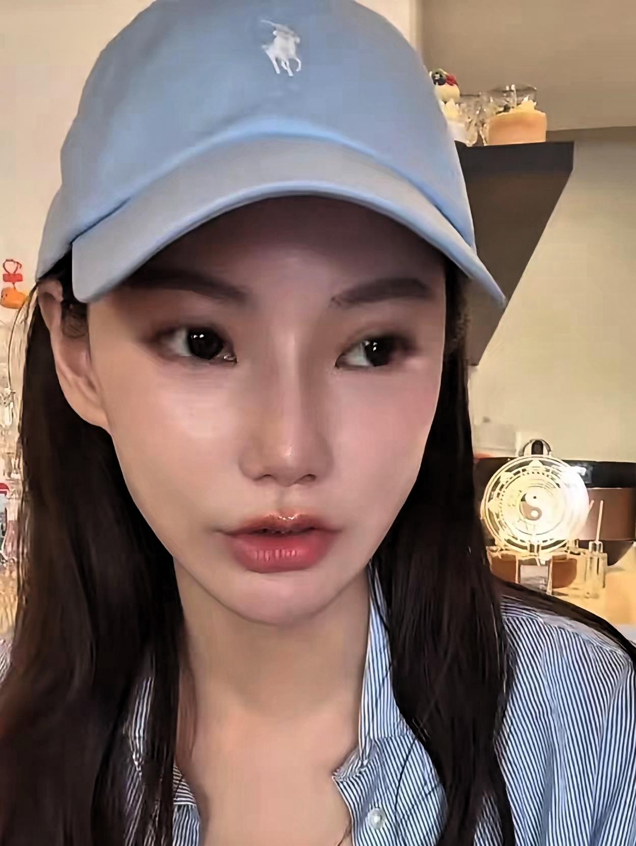 直播时大家都看到了，马筱梅女士说，汪小菲咬了鱿鱼，放回了盘中，公共的盘子啊，好多