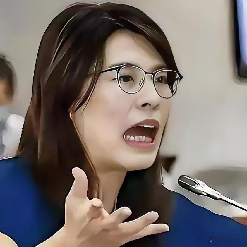有个网友好不容易“找”出了郑丽文四点“漏眼”……

他（她）说郑丽文做为一个公众