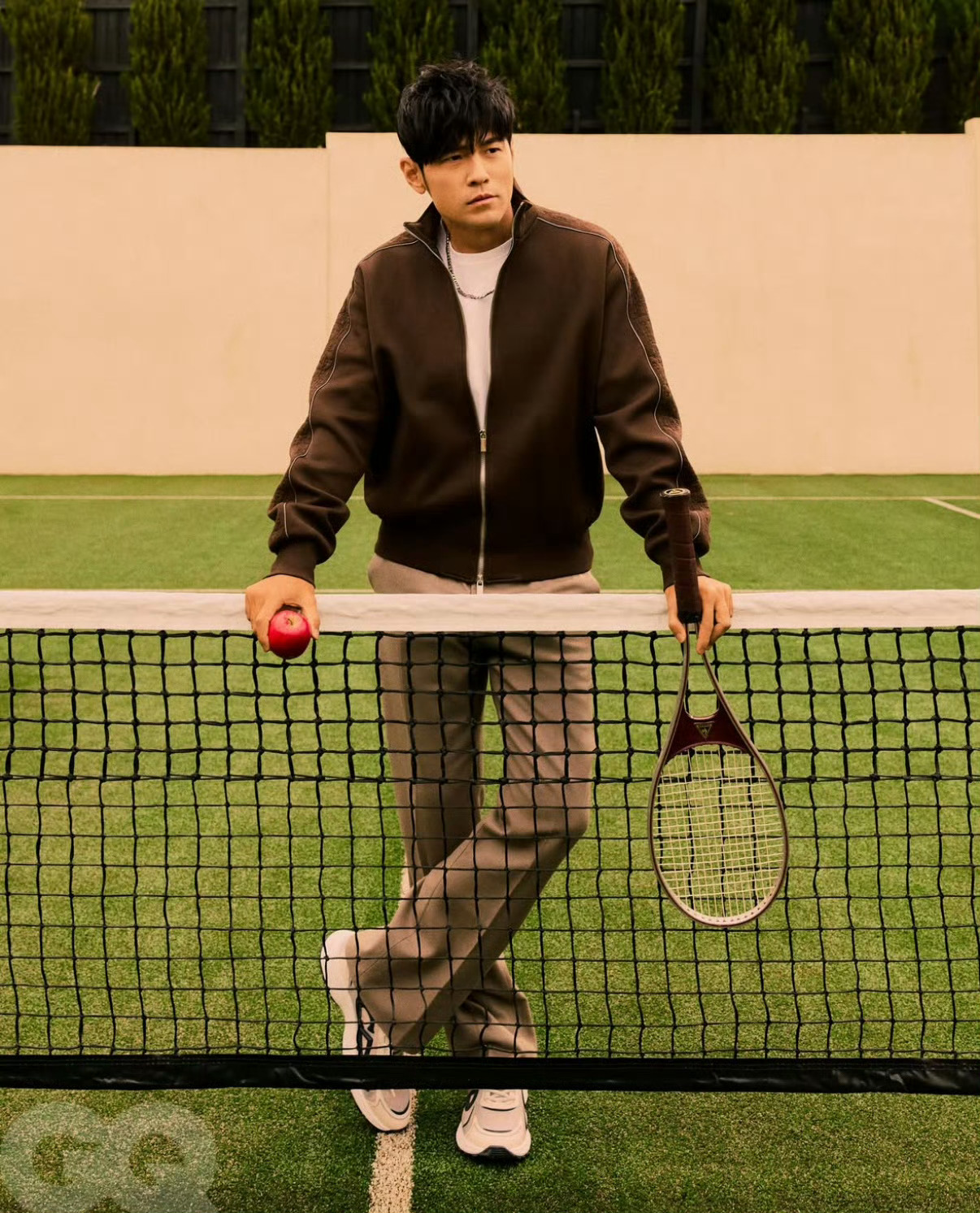 哎呦不错哦😎你伦也是解锁了网球主题封面🎾这套从妆造、状态都很青春阳光，瘦了好