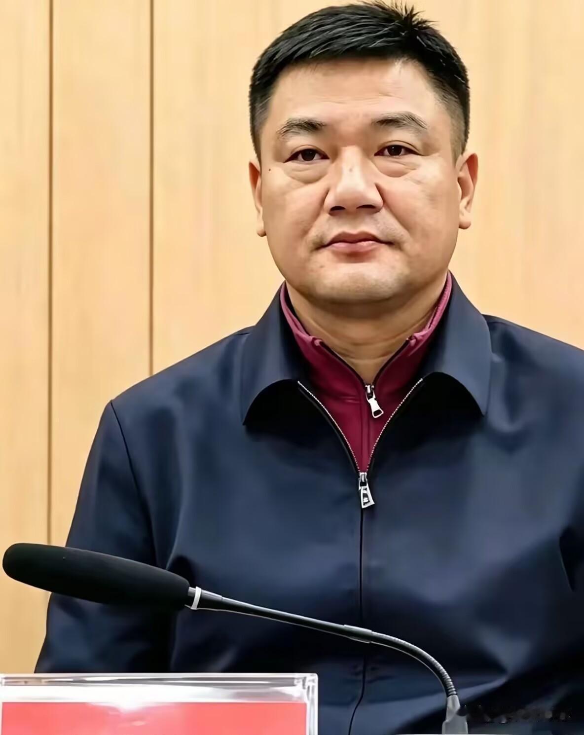 看到何长华的消息，心里真是五味杂陈。
​79年出生，才47岁，正是年富力强、大展