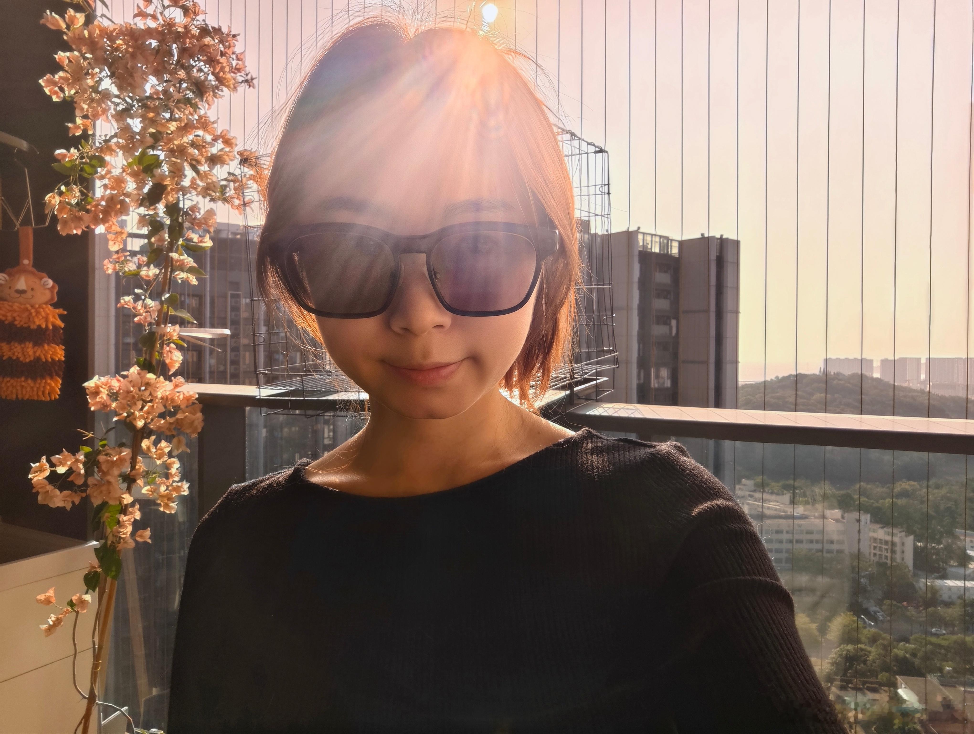 理想AI眼镜Livis这个眼镜颜值还是不错滴，变色后长这样！👇 