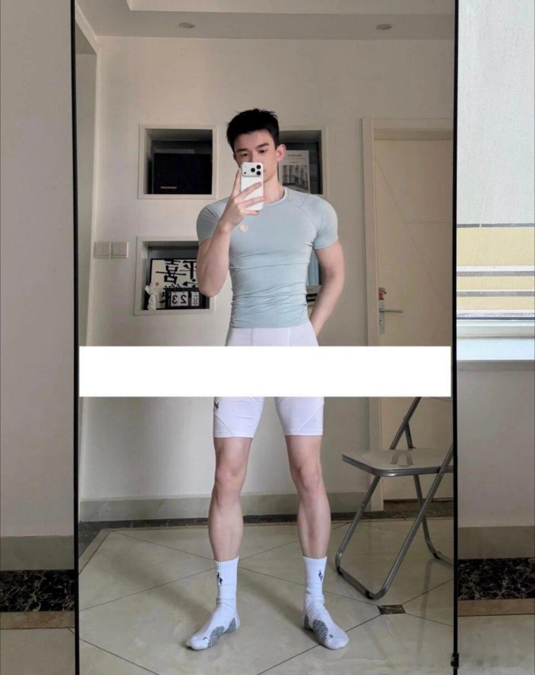 男模男模肌肉男模肌肉肌肉男肌肉锻炼 浅绿紧身衣配白系，身材质感双在线浅薄荷绿紧身