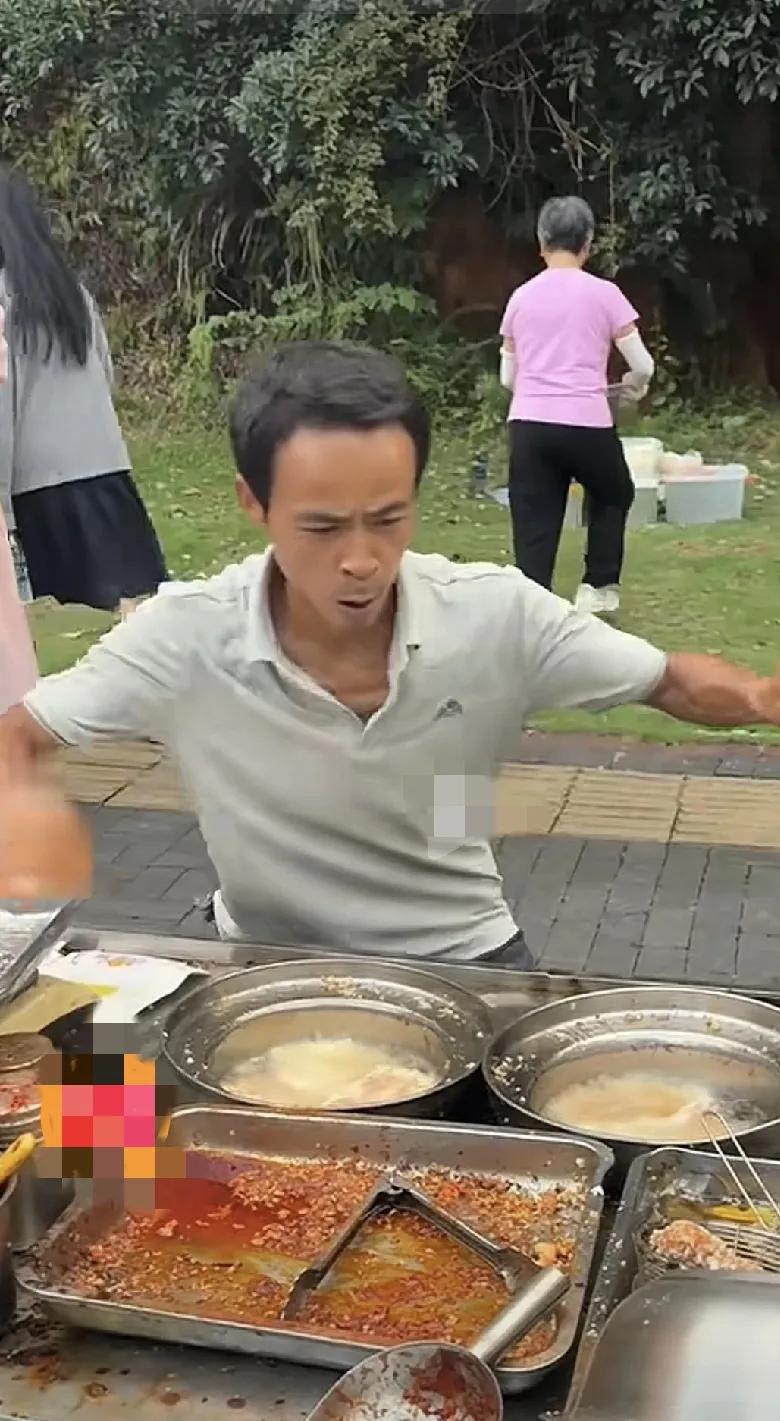 不知道
你们发现没？
鸡排哥话变少了，不再那么会提供情绪价值！其实在这样的假期，