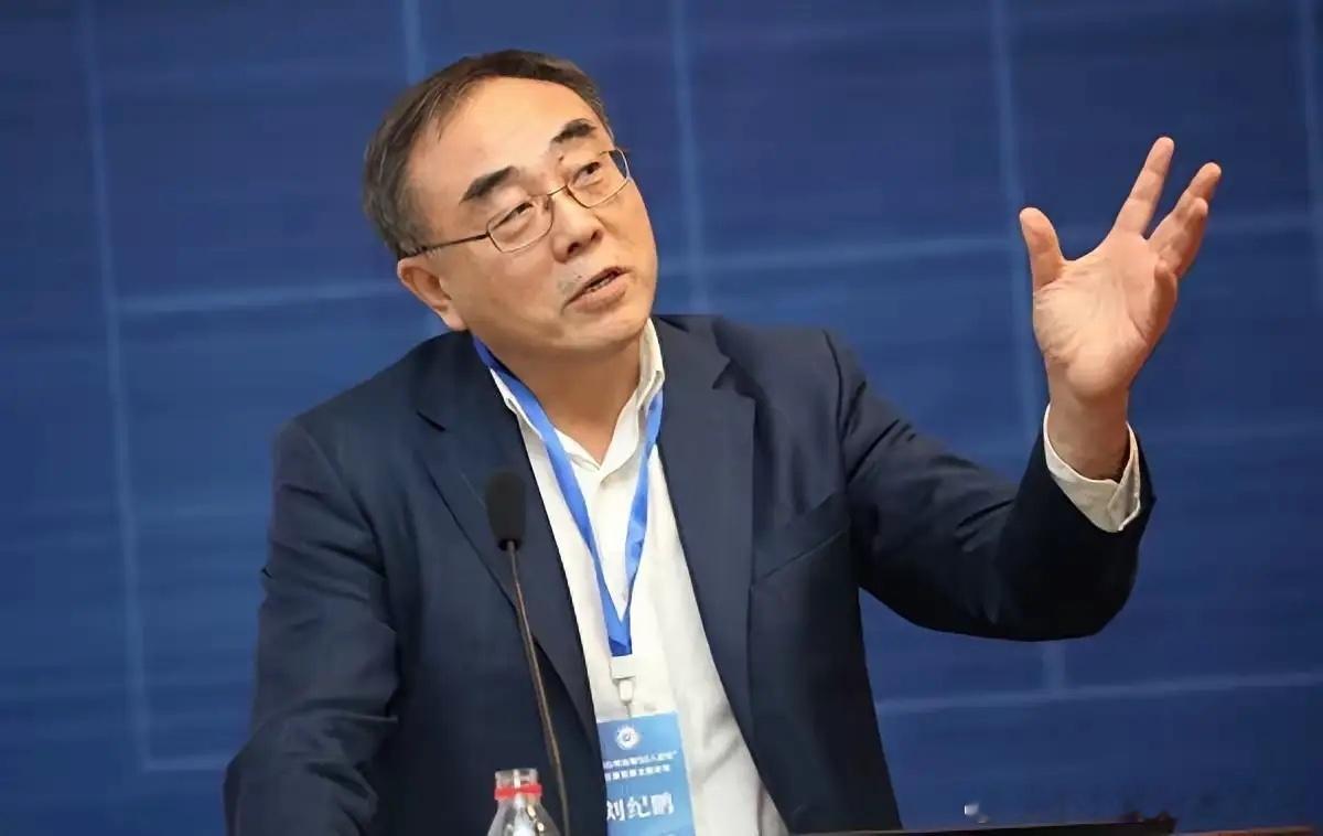 掌声送给你！刘纪鹏年初就给出了股市的答案，刘纪鹏表示，大盘在4000点会反复震荡