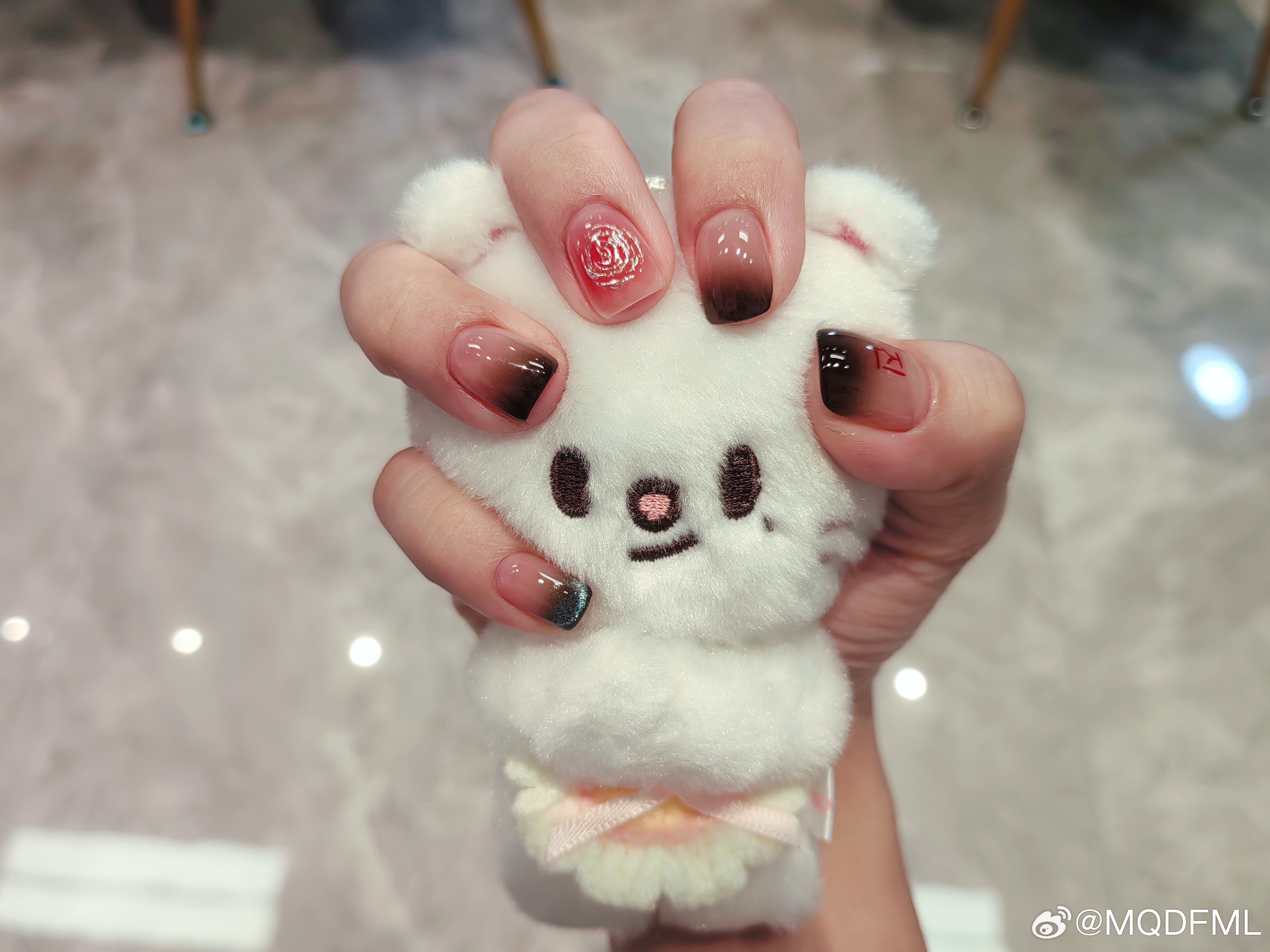 💅🏻小拇指加了蓝色猫眼 小地瓜上家麵之前那款玫瑰的改版 