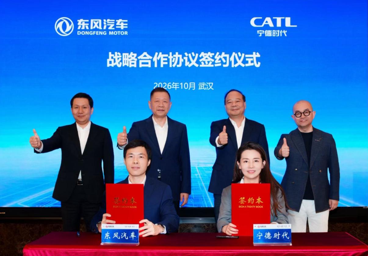 东风汽车和宁德时代又签大合作，俩人是第三次搞这种级别的合作了。主要抓两件事：一边