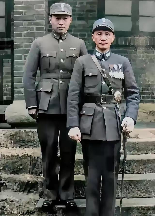 蒋介石的官邸，规矩有多严？门口站岗的警卫，三步一岗五步一哨。任何人来了，都得先通