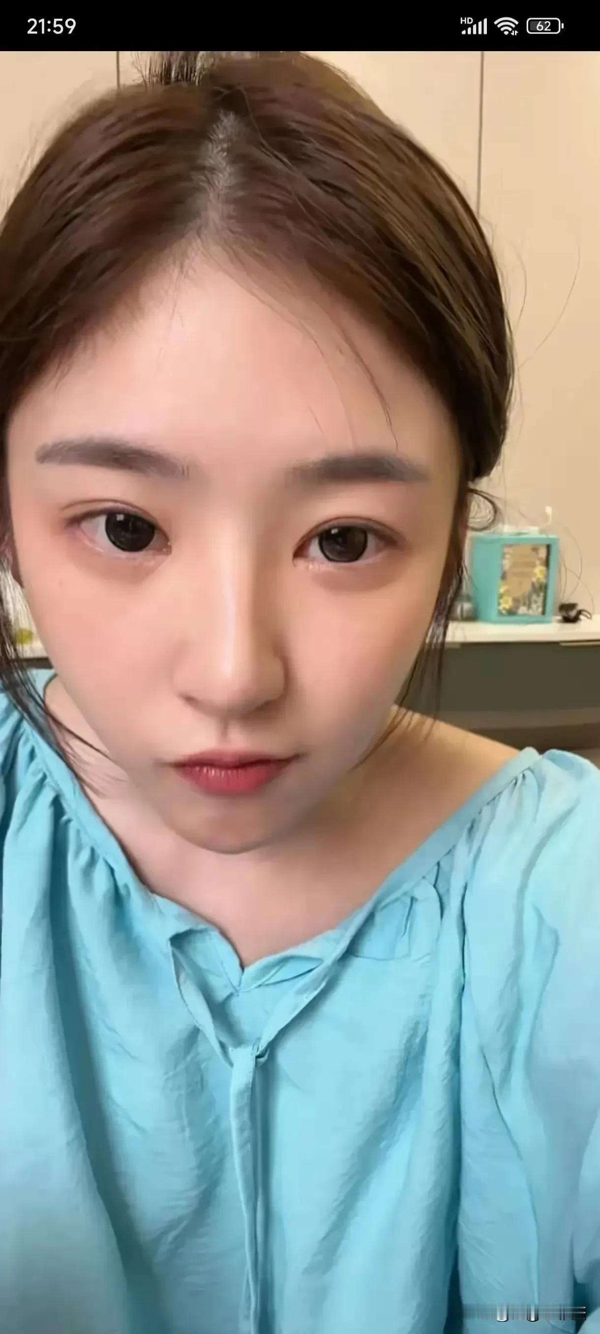 大家不要被骗了，黄一鸣是在榨取孩子的未来换取自己一时的荣华。

几个问题就能证明