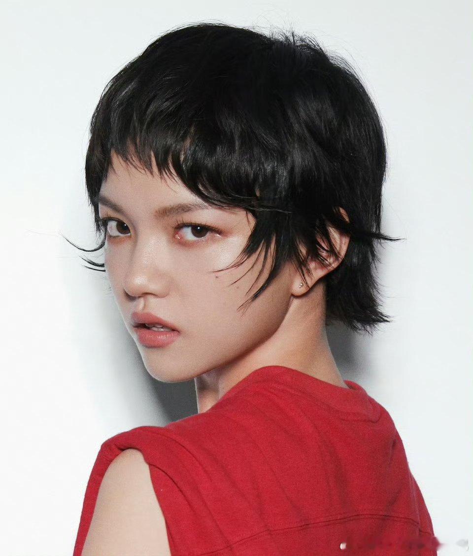 十日终焉兰西雅饰苏闪兰西雅演苏闪也太贴脸了，外表又冷又酷，内心超坚韧，这反差感直