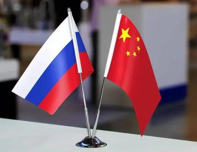 中俄关系将来可能难免会有一场较量，

但现在中国为啥还不疏远俄罗斯？因为时机还没