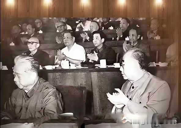 陈锡联、吴德，毛主席的好学生，人民拥护的国家领导人。
二位好领导，一身正气，光明