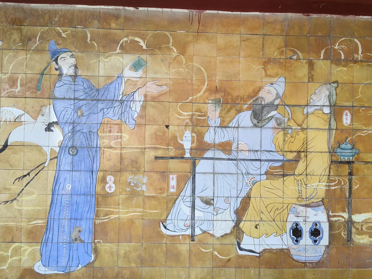 看看吧，这才是李白真正的模样，不知道西安的主办方看过这个壁画没有，请个公公冒充，