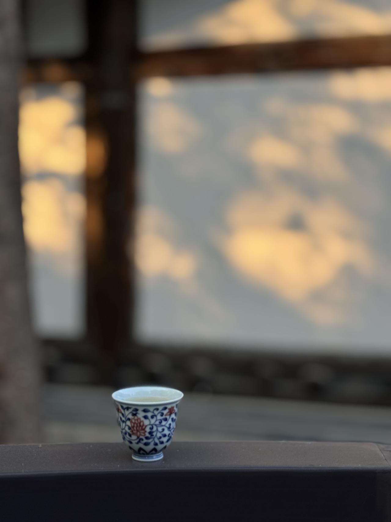 一天喝茶有“黄金时间”？
喝茶根本没有绝对的“黄金时间”。
所谓早上空腹茶、下午