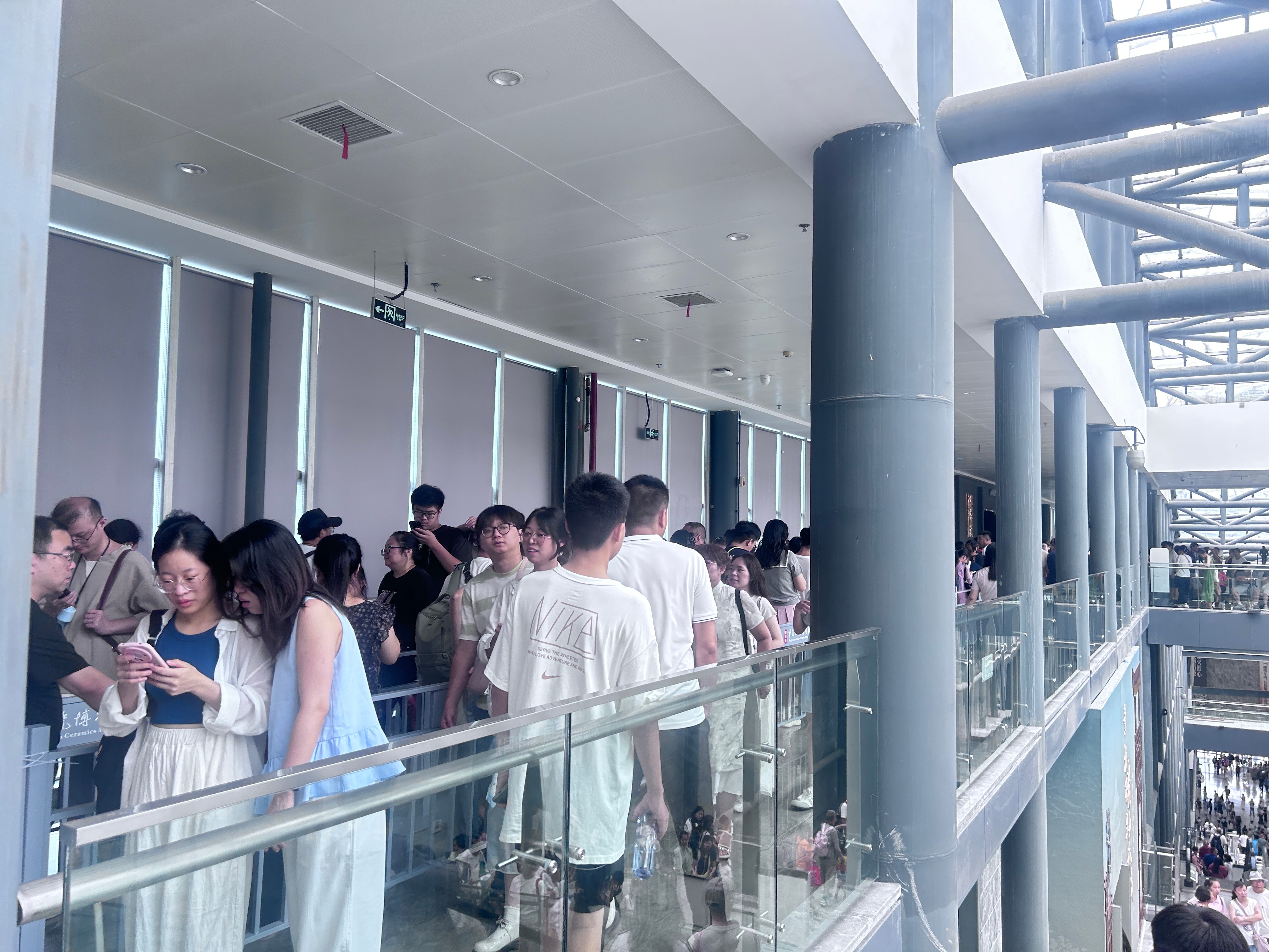 看无语佛吗，一排一个不吱声（我就不凑热闹了[允悲]）  ​​​