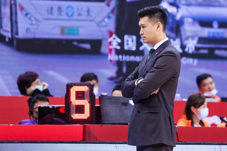 宁波队新赛季遭遇四连败，总经理霍楠跨赛季49连败，直接被俱乐部解约！去年的总经理