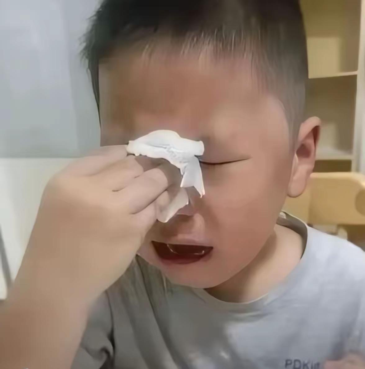 97分被扣3分，孩子一句话问懵爸爸！全网热议：“中”的反义词到底是什么？教育专家