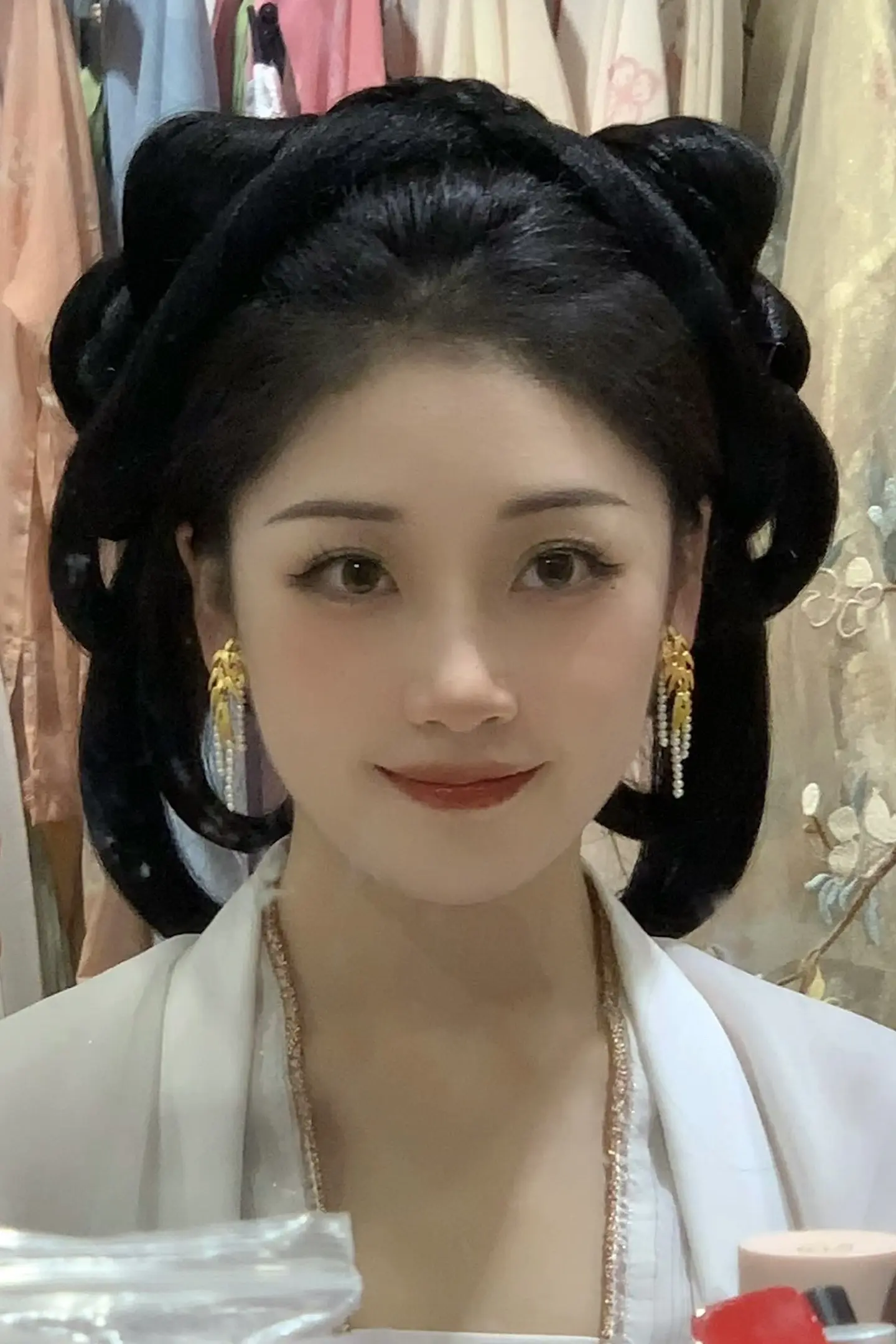 给姐妹们整理了几个百搭的古风发型！做妆造之前可以参考一下，希望对大家有帮助～
