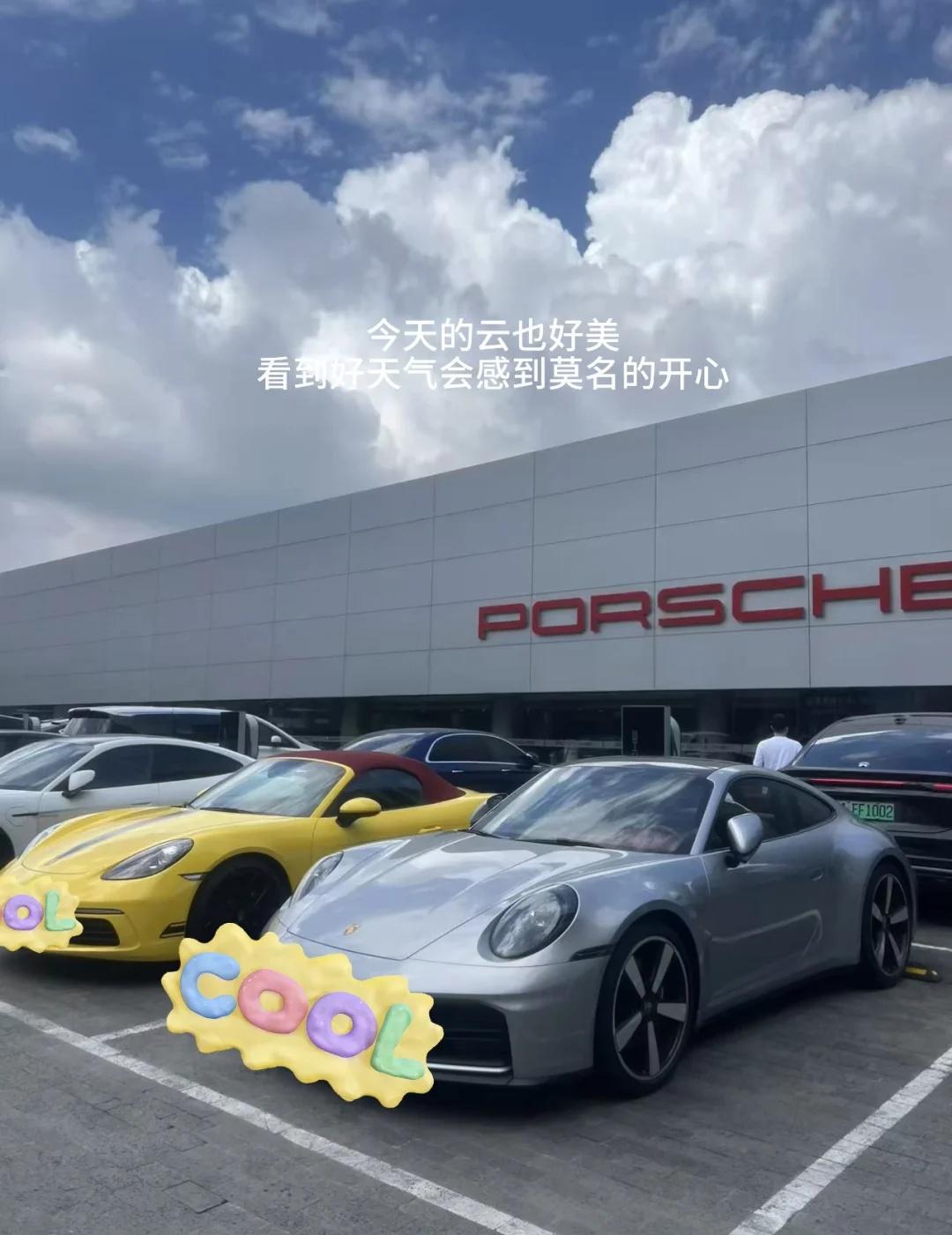 保时捷的潦草小马也太可爱了叭
🚗保养的时候无聊逛了一下保时捷中心的周边，盯上了