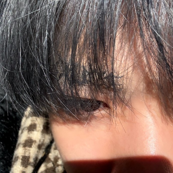 刘耀文把SAUCE画眉上，刘耀文六周年演唱会彩排照来啦，咱就说还得是这个耀文帅啊