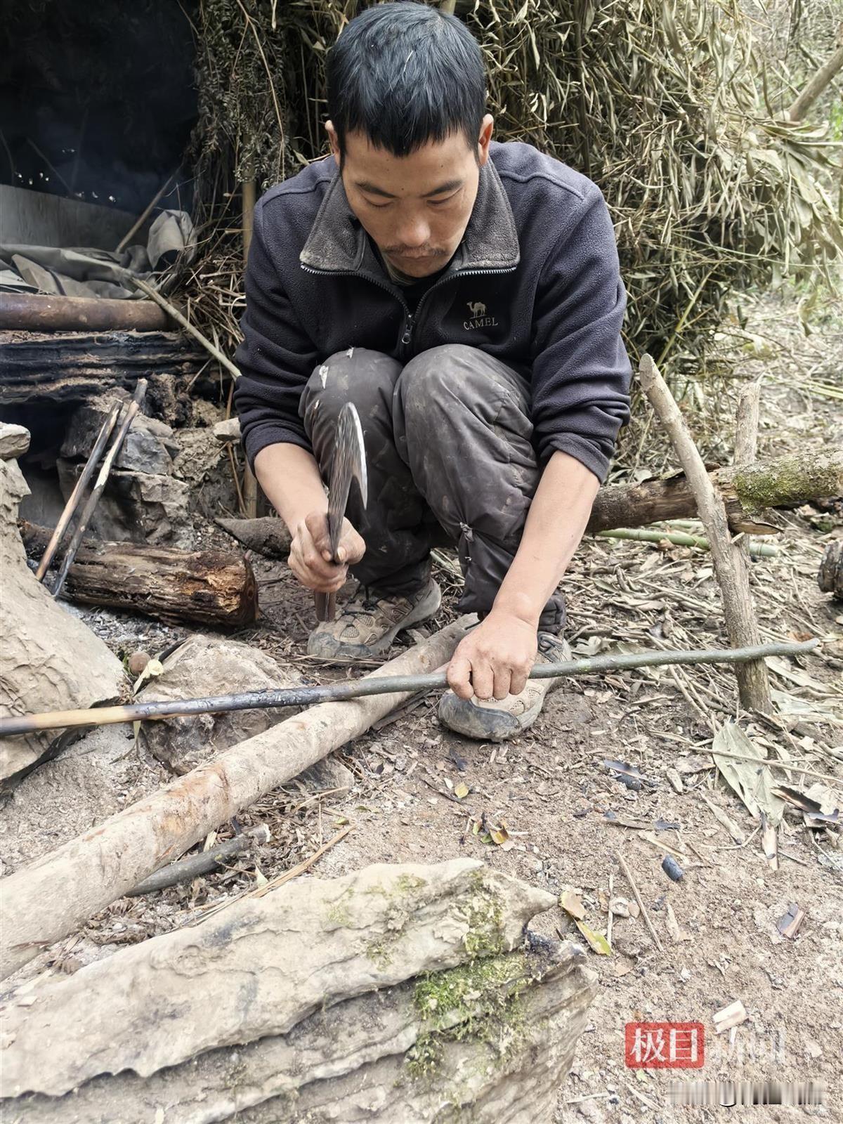 退赛以后到八哥大放晒出自己的收入
30岁的贵州农民工杨小勇，因脸上的疤痕被网友称