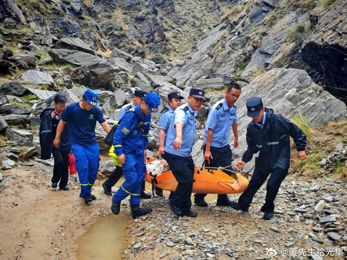 众说纷纭论得失，山野无情慎独行；莫因贪景轻涉险，平安方是世间真。兰州男子徒步失联