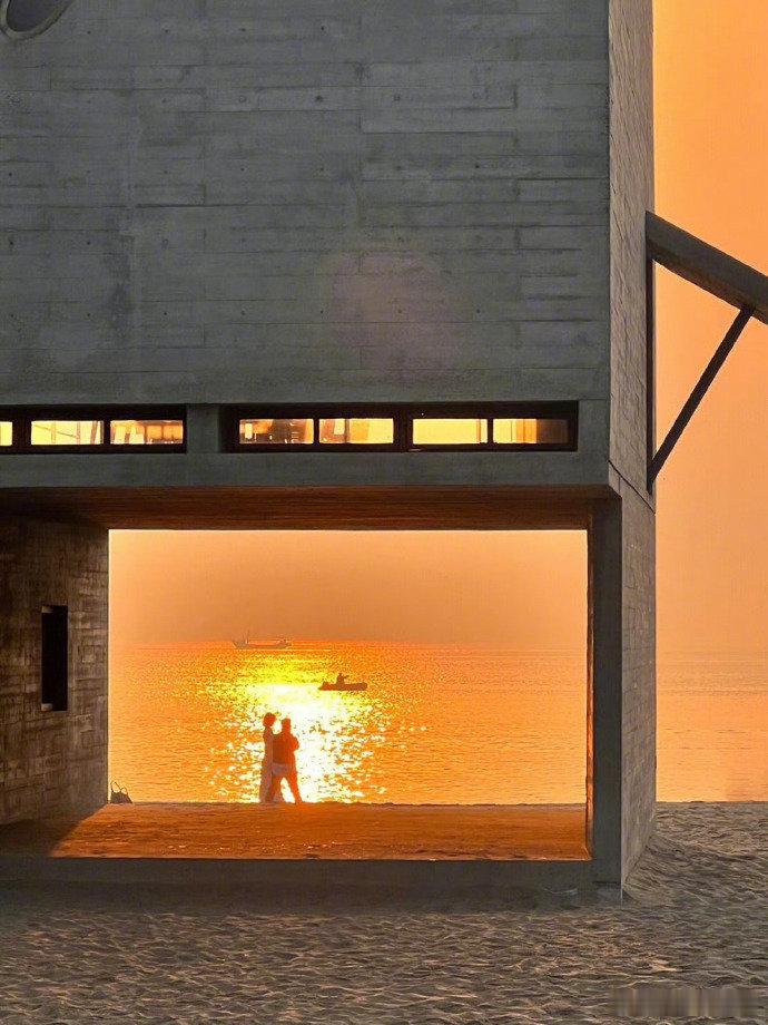 “爱在日落黄昏时，那些无法替代的瞬间 ”🕔🌇💛 