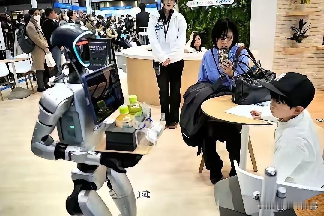 新华社4月29日权威消息，日航正式官宣，5月起直接在东京羽田机场引入人形机器人，