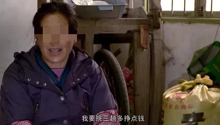 人性究竟有多“恶”？女人做挑夫17年养活3个孩子，却被全村人排挤，连丈夫的哥哥都