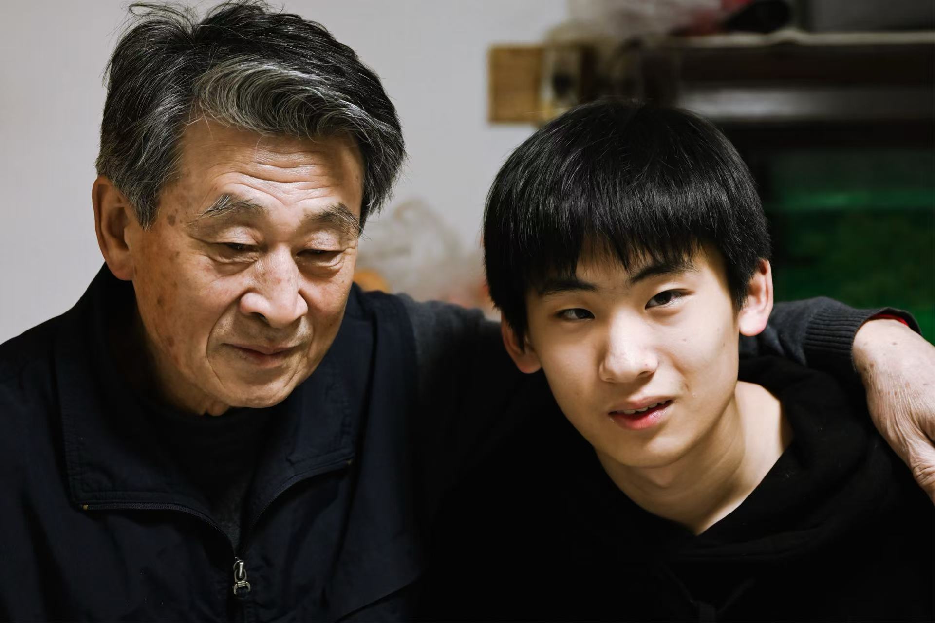 是谁已经领到了爸妈买的保险几年前，出差的时候收到一条短信，说我有一份少儿年金保险