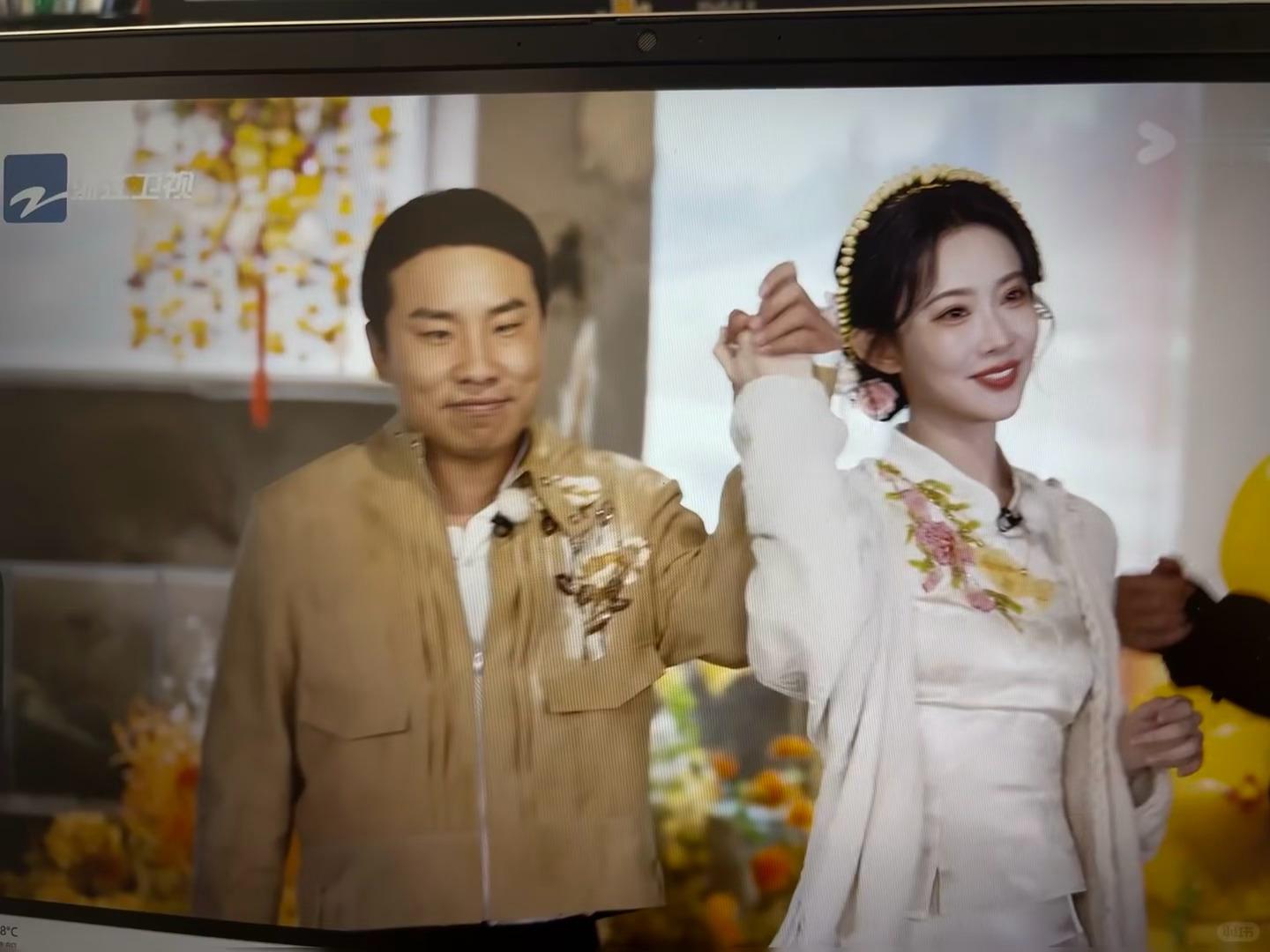 奔跑吧也加入了拆昀牵孟绕的阵营呀！李昀锐和白鹿十指相扣，孟子义和徐志胜十指相扣，