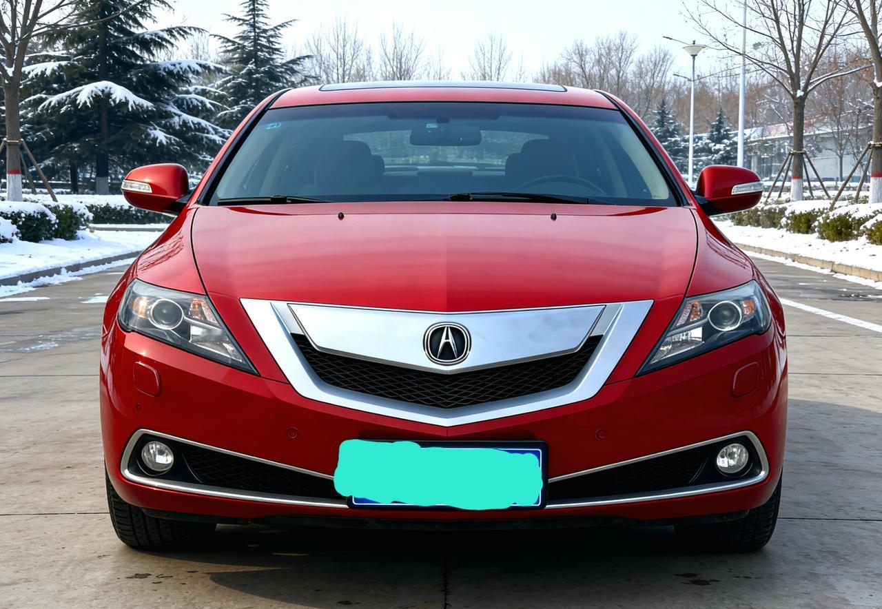 这个车在路上是真的不多见，这车应该是2014款的。说实话，这个车在国内真的是小众