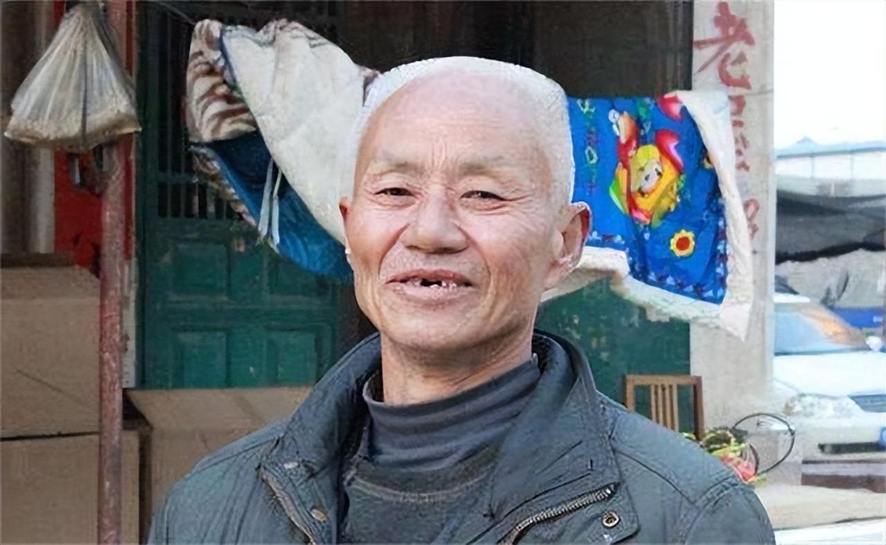 中国一“钉子户”多年拒绝拆迁，补贴多少钱都不松口，专家进屋考察后给出结论：这房子