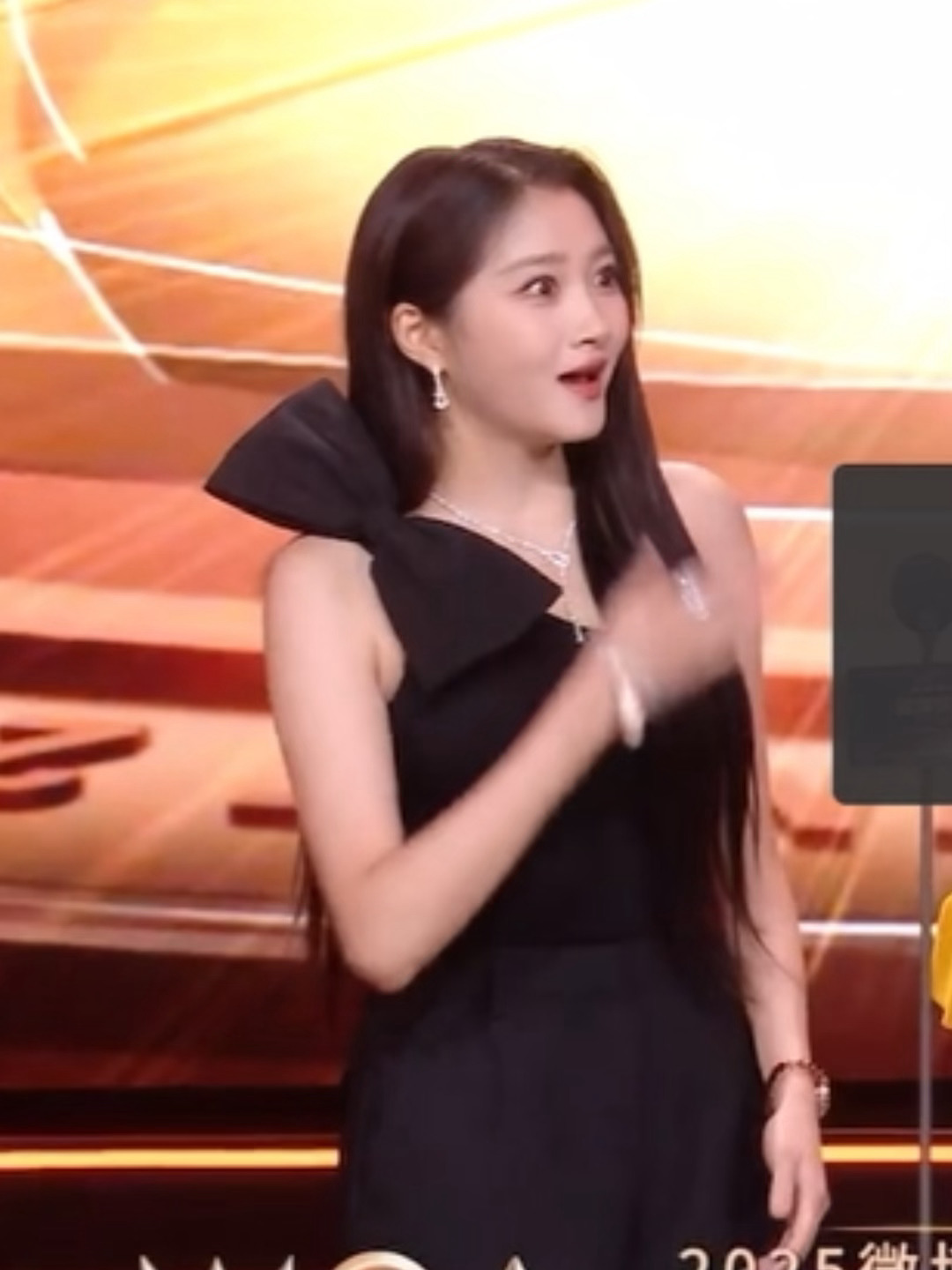 我当明星遇到熟人就关晓彤这样[流鼻血]彤姐有点心事全放脸上了哈哈哈哈哈哈哈哈哈我