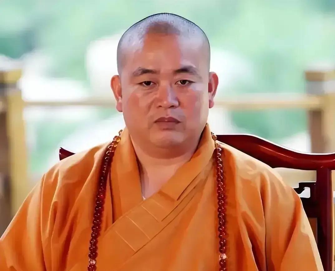 以前到周末，大家照样拿着手机看反腐。因为周末也不会停歇，后来有一阵子网上的热情少