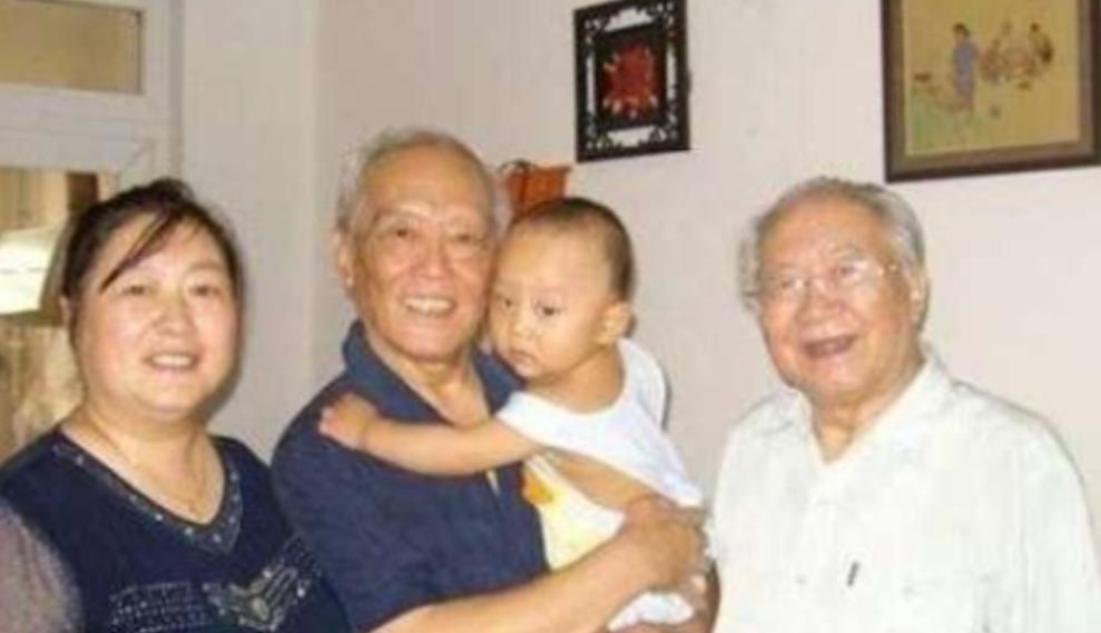 2004年，季羡林69岁的儿子季承因与妻子感情不和离婚，娶了比自己小40岁的保姆