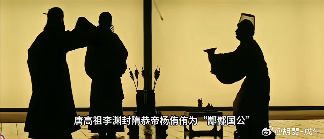 扬子江头杨柳春，杨花愁杀渡江人。数声风笛离亭晚，君向潇湘我向秦。 