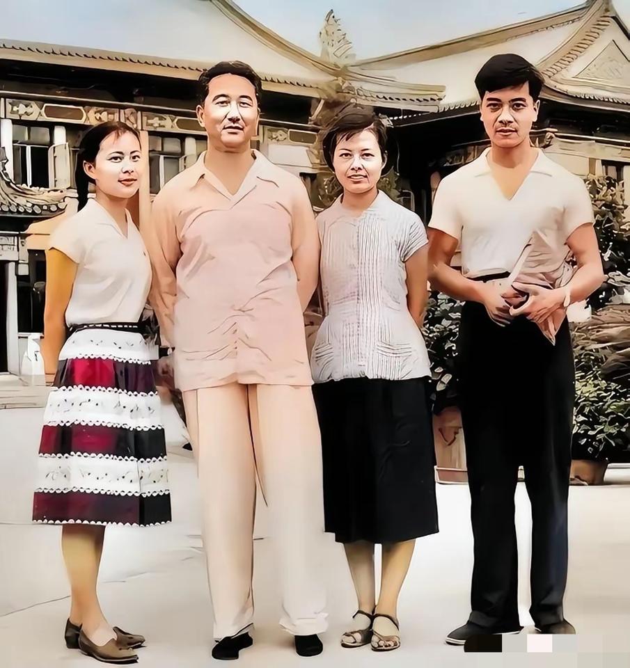 右一象赵忠祥，右二象沈力，其他不祥