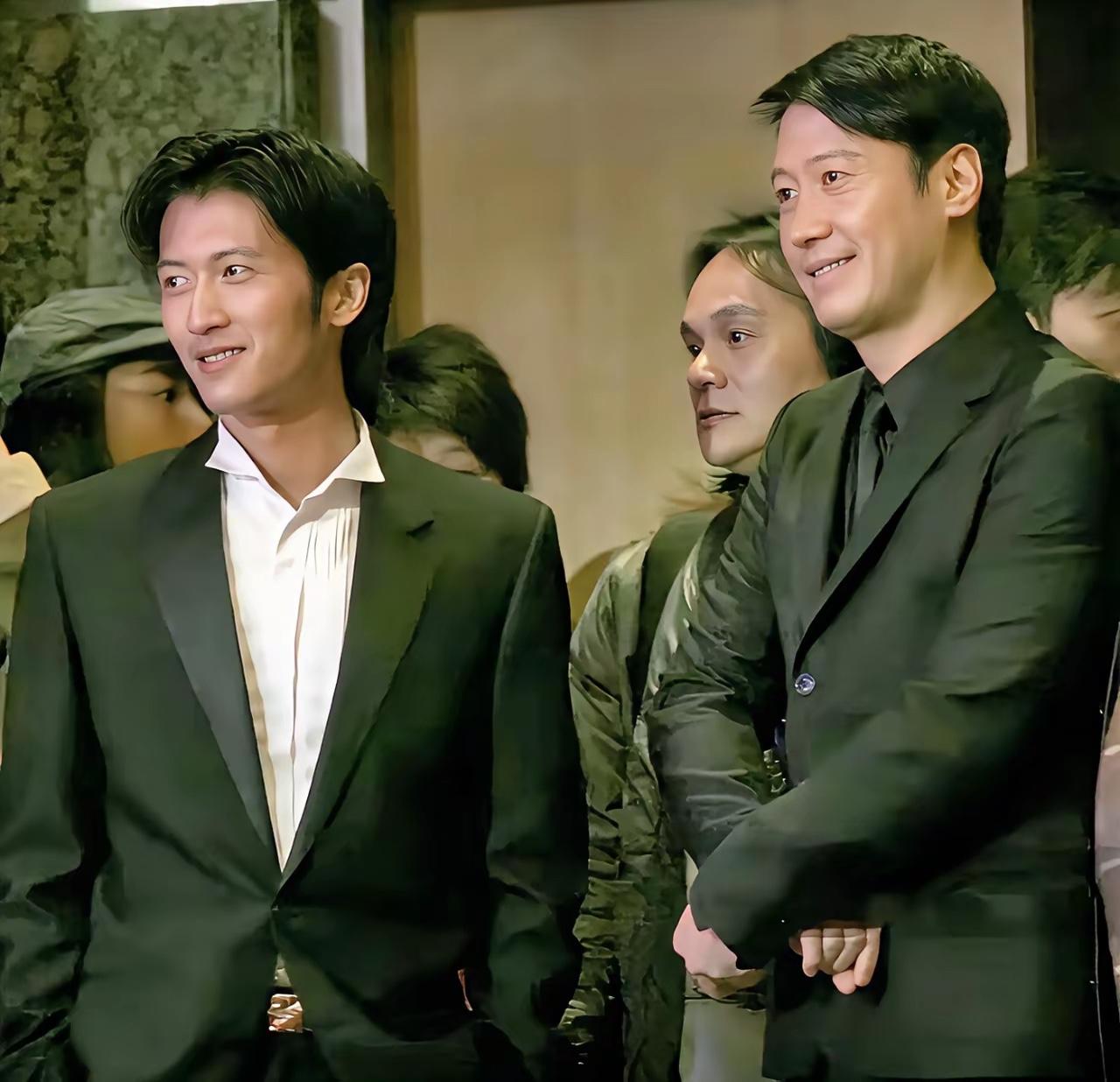 年轻时候的谢霆锋好帅，一身正气