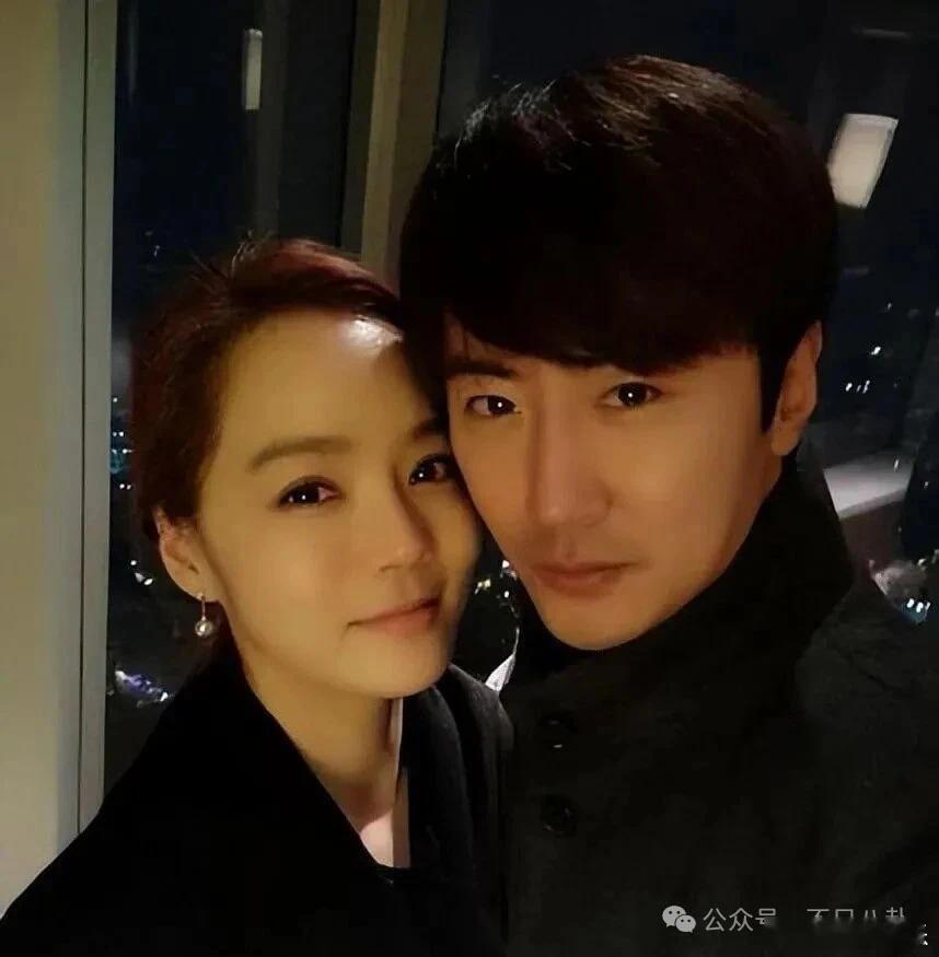 【离婚6年后他终于找到新欢啦，看来夫妻俩这回是都走出来了！】近期，有网友偶遇高梓