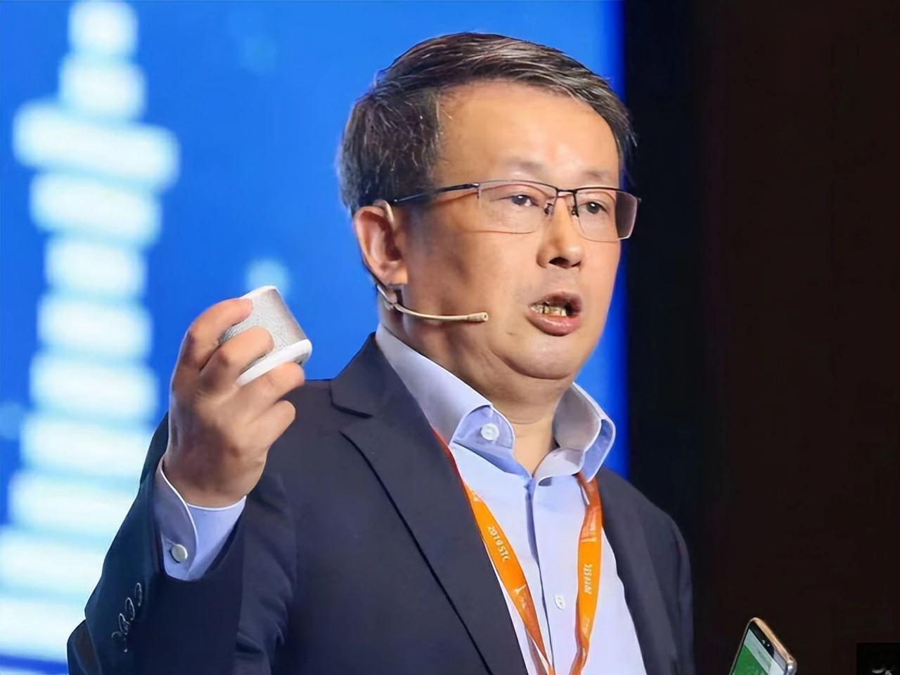 #我来说两句# 到何祚庥院士家推销空气净化器的项立刚专家是不是资本家？他的粉丝里