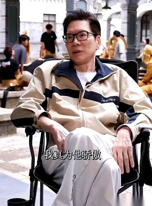 向华强本以为，只是去看儿子拍戏，顺便吃顿饭。
他一脚踏进横店的片场，人还没站稳，